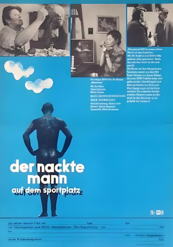 運動場上的裸男